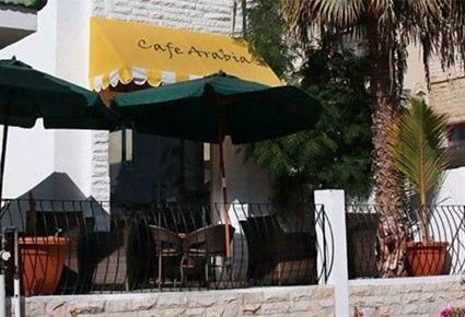 Café Arabia أبو ظبي مقهى يجمع الفنّ بالثقافة